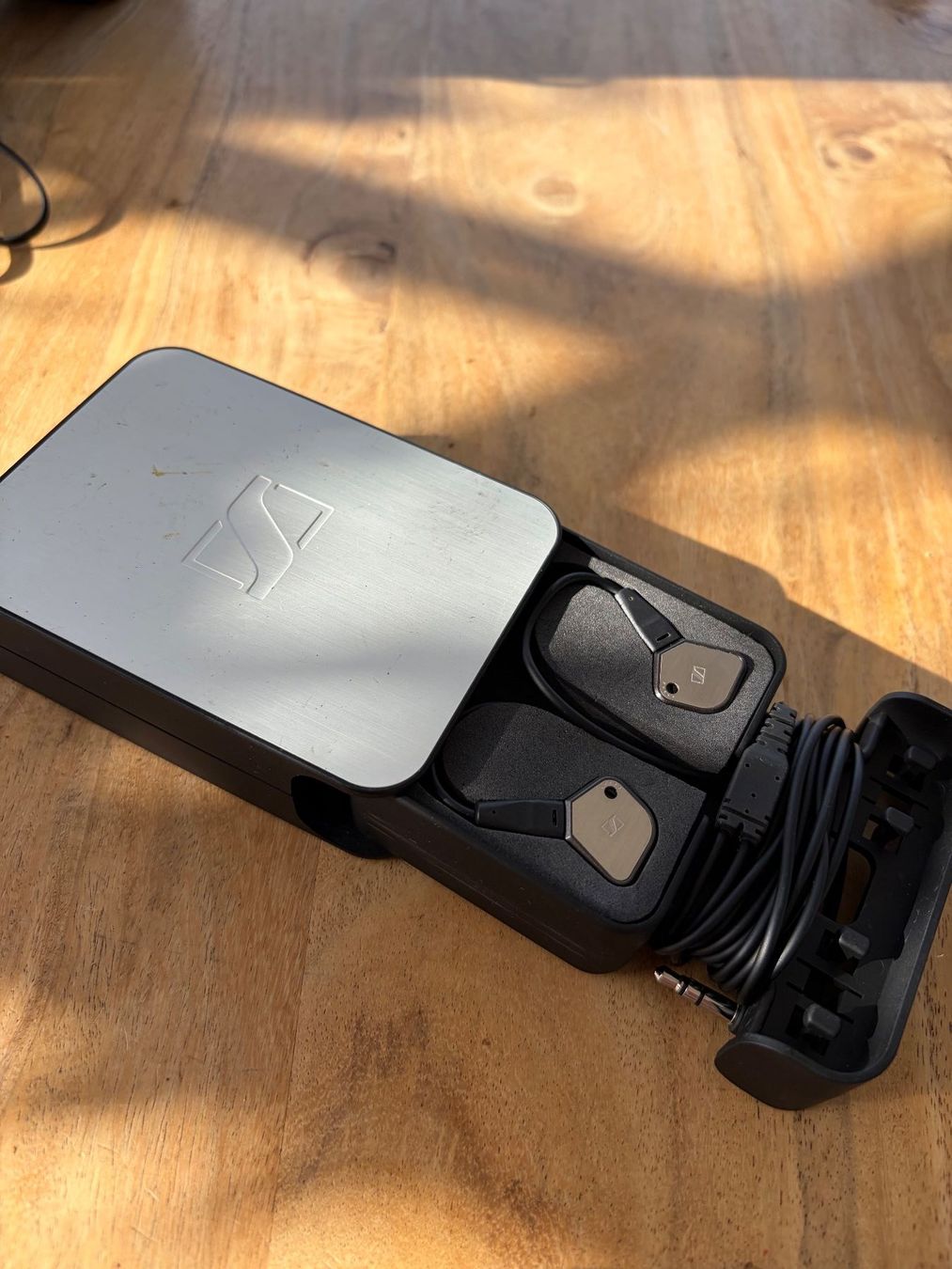 Sennheiser Cuffie: Sennheiser IE80 + storage box + bass adjustment tool – Usato da Pregassona venduto da camus84