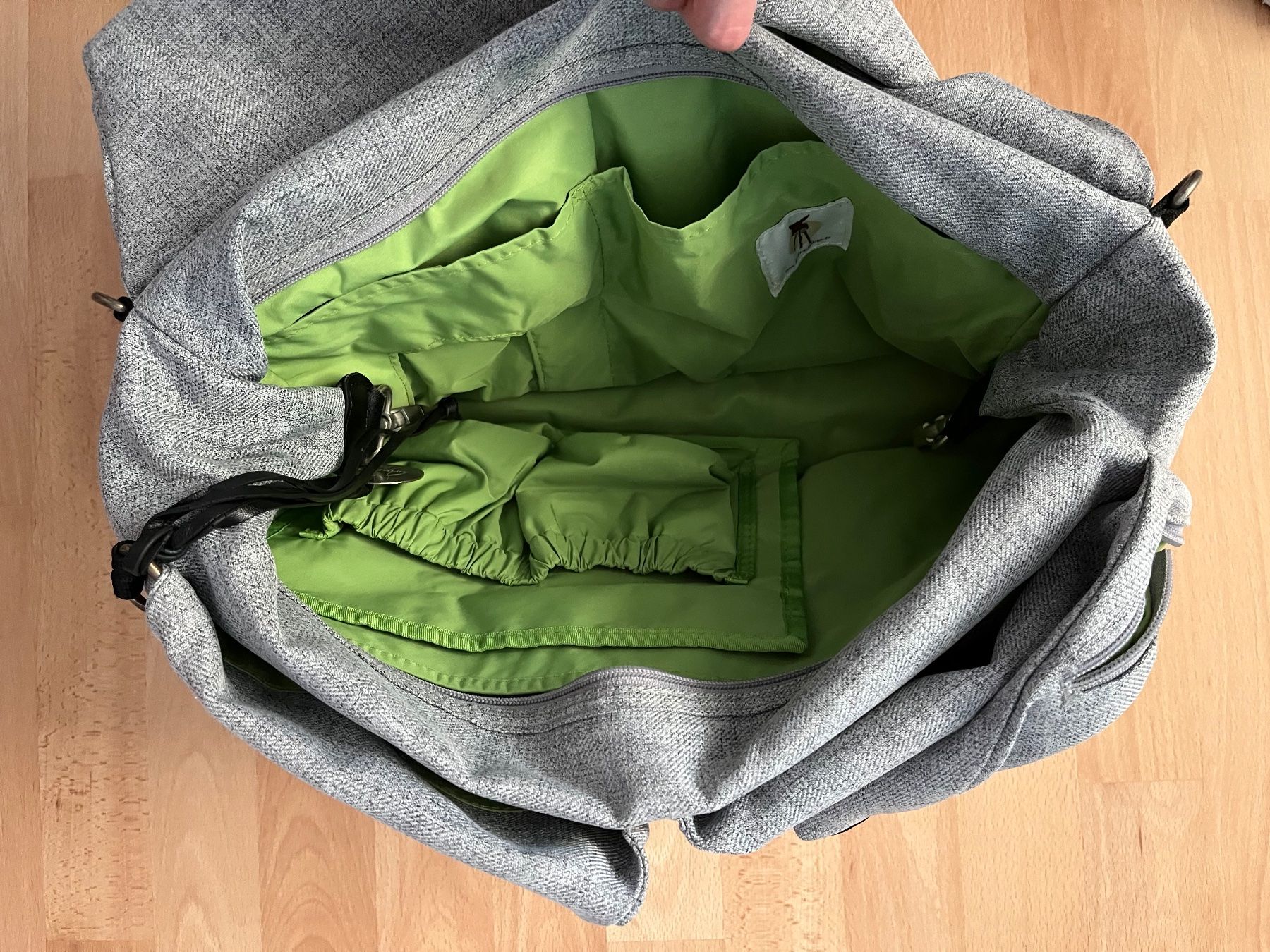 Lässig Taschen für Damen: Wickeltasche Lässig Hellgrau – Gebraucht aus Bülach von alinaw 1