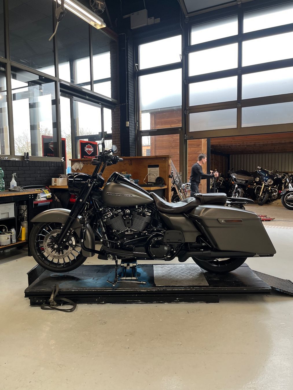 Harley-Davidson Touring: Road King Special (FLHRXS) – Usato da Oberwil b. Zug venduto da Julianaranya 2