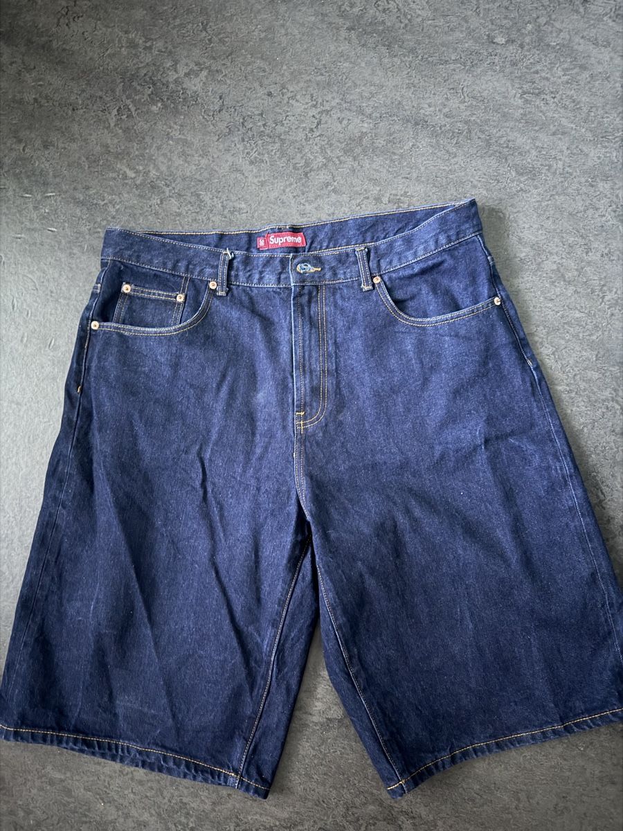Pantaloni: supreme jorts – Usato da Hünenberg See venduto da broglisvintage