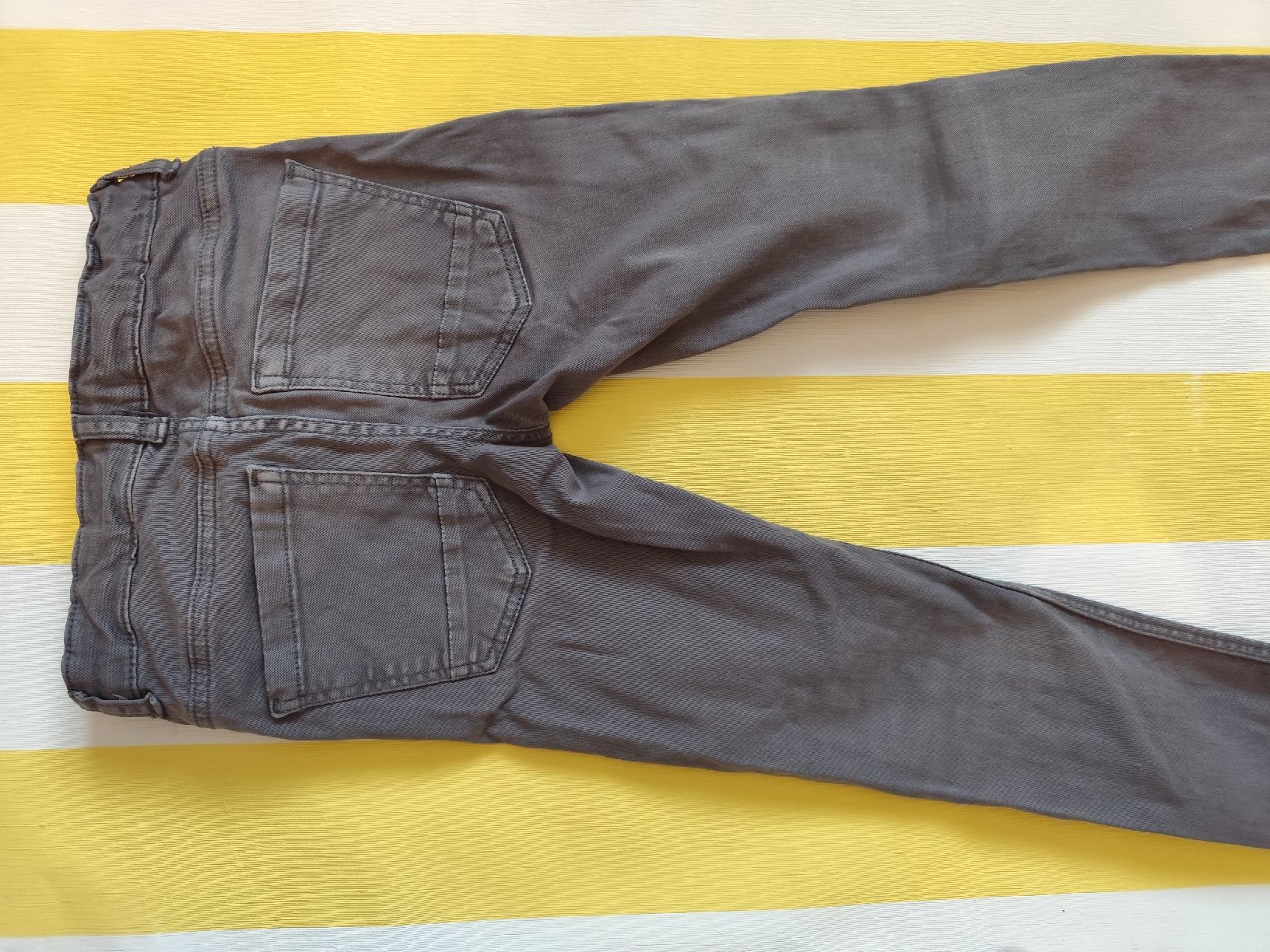 Hosen: Graue Hose. Gr. 6 – Gebraucht aus Widen von isa_zz9b 1