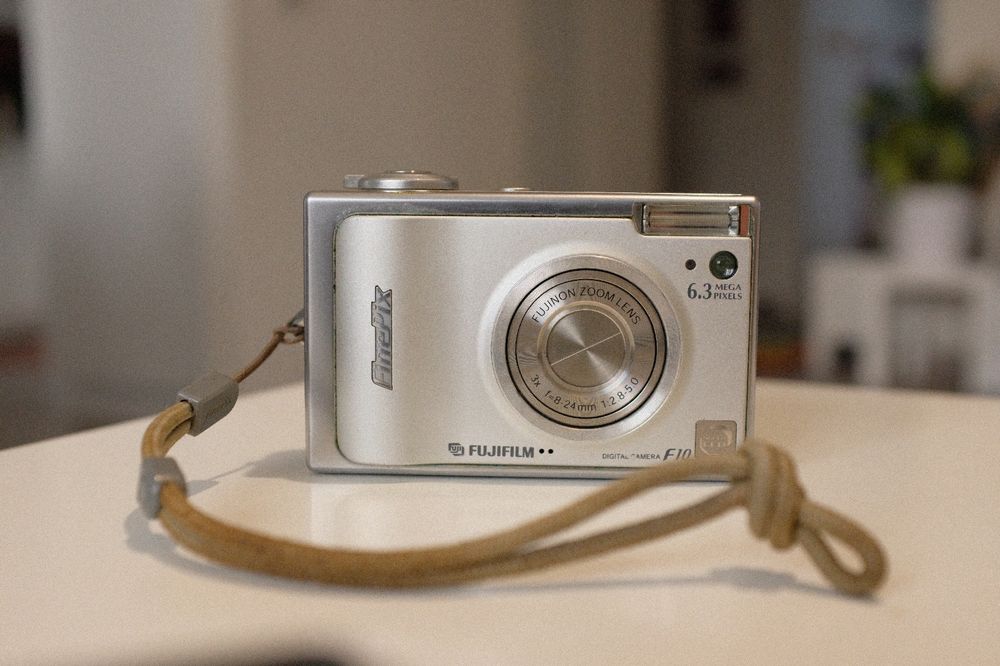 Fujifilm Finepix F10 (D'occasion) à Riaz pour CHF 62 – avec livraison ...