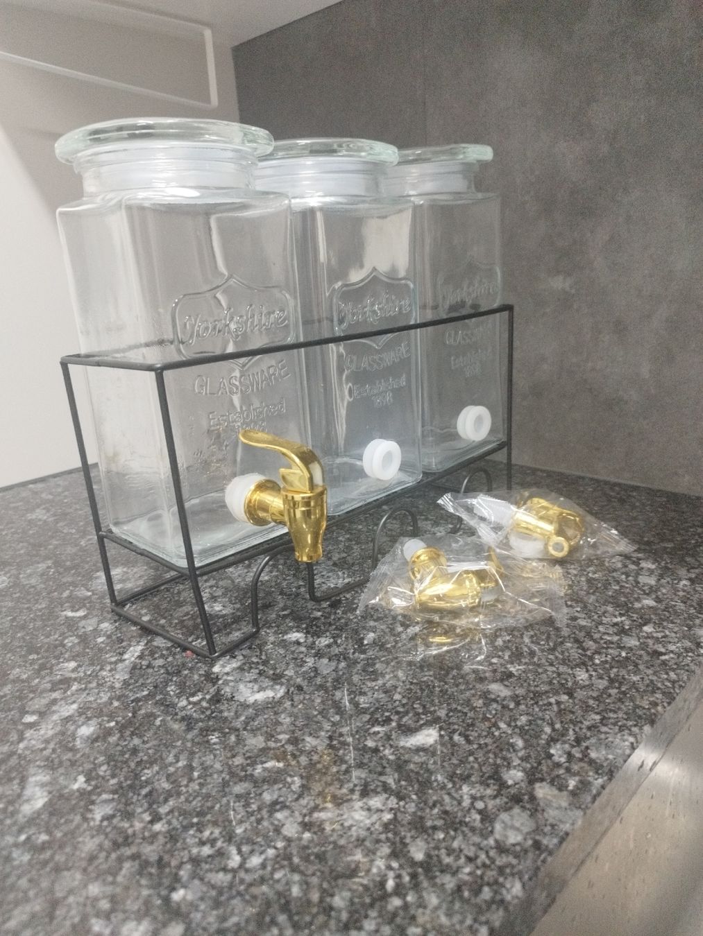 Recipients et similaires: Glas-Gewürzregal mit 3 Behältern – Neuf (Voir description) à Geroldswil par TopFindsSwiss 3