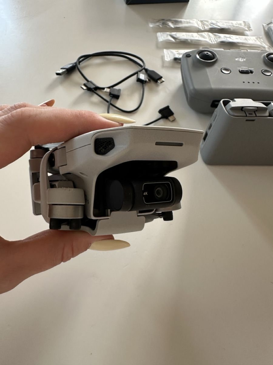 DJI Modellismo RC: DJI mini 2 Fly More Combo – Usato da Colombier NE venduto da cas_2yb5 2