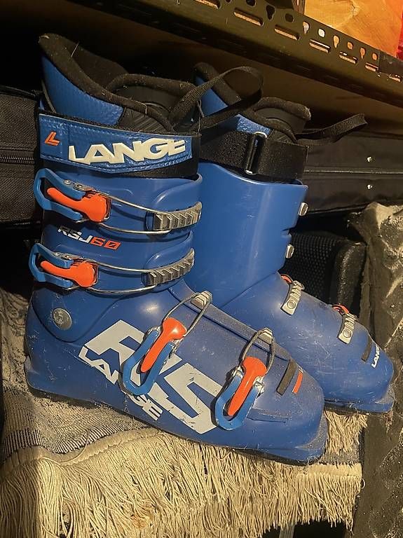 Skis: Chaussure gants lunettes  – D'occasion à fribourg par gsmv 1
