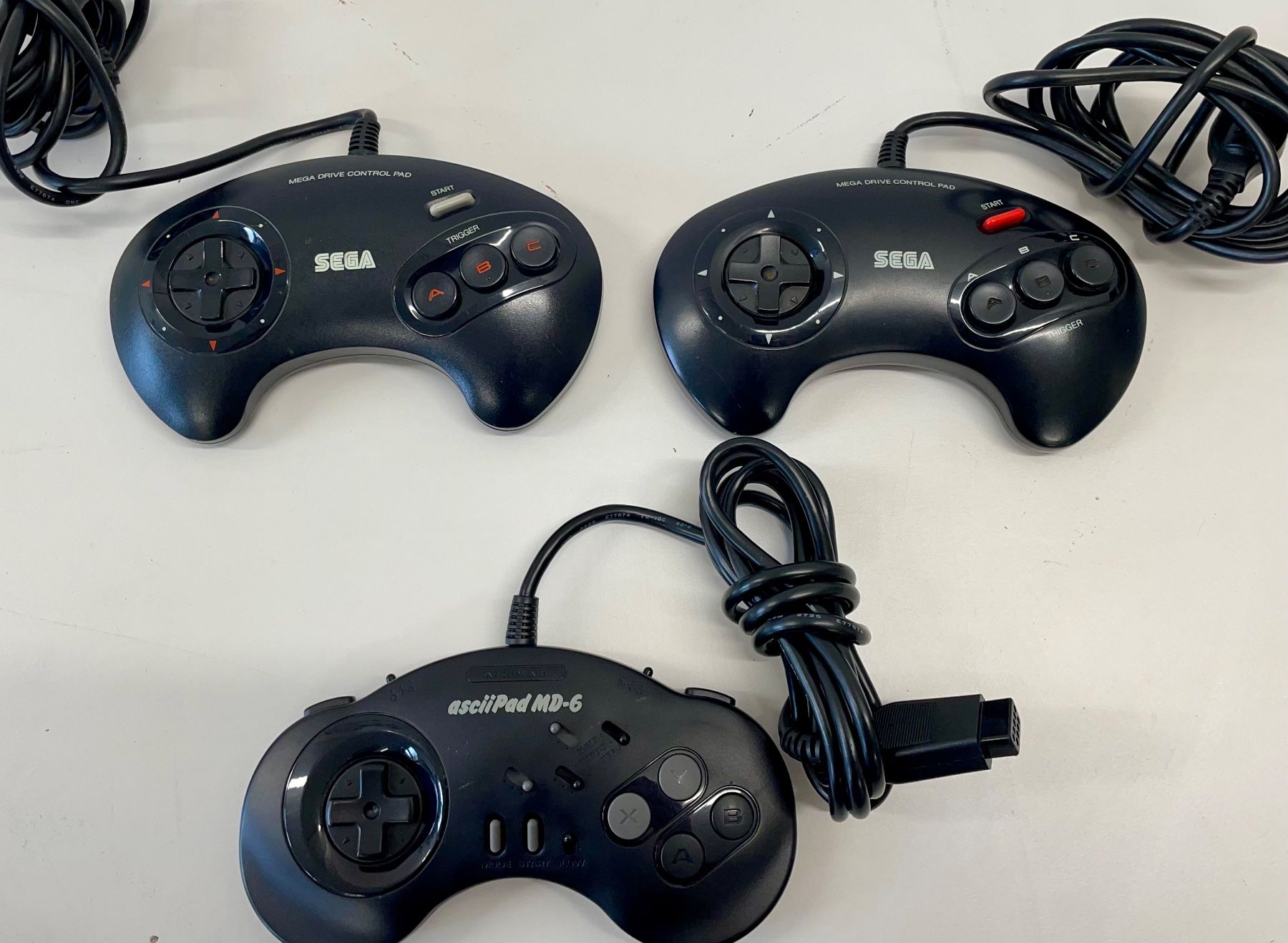 Controller: Sega Megadrive Controller Set 3x – Usato da Niederdorf venduto da LeptonAG