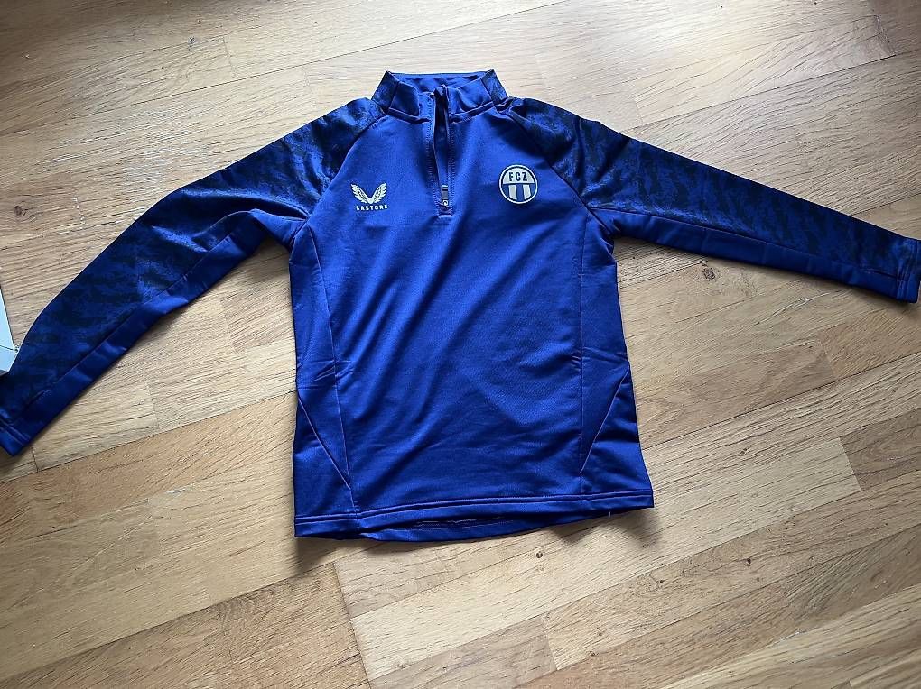 Chemises, T-shirts & Polos: FCZ Shirt / 146 cm – D'occasion à Wallisellen par Aszabo