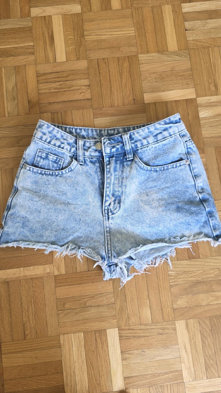 Pantaloni: short d'été  – Nuovo (secondo la descrizione) da Fontainemelon venduto da ale_b865