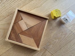 2 jeux casse-tête en bois dont Tangram
