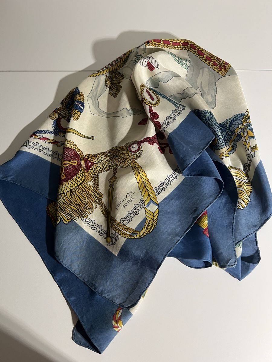 Hermès Foulard & Sciarpe: Carré Hermès, vintage – Usato da St-Pierre-Clages venduto da ste_xk6p