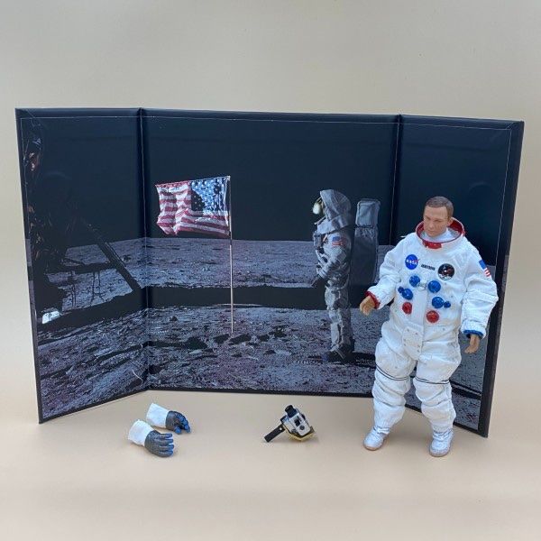 Statuette: DID XS8033 Astronaut Neil Armstrong "Apollo" – Nuovo e nell'imballaggio originale da Sursee venduto da Toni-SpielSursee 3