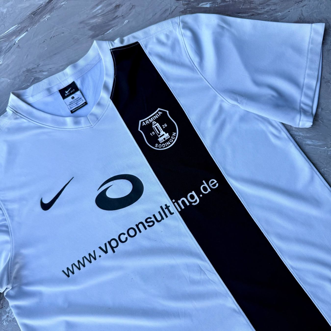 Canottiere & Pantaloni: Maillot ARMINIA SODINGEN Nike blanc/noir – Usato da Thônex venduto da Suisse.Shopping 5