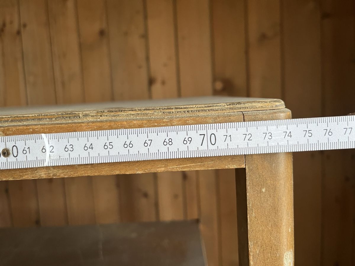 Tavoli: Stabiler Holztisch 70x60 cm mit Ablagefläche – Usato da Escholzmatt venduto da Stern777 3