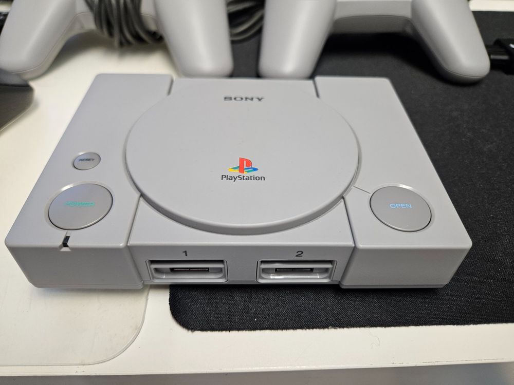 Sony PlayStation 1 Mini Konsole + 2 Controller + Zubehör (Gebraucht) in ...