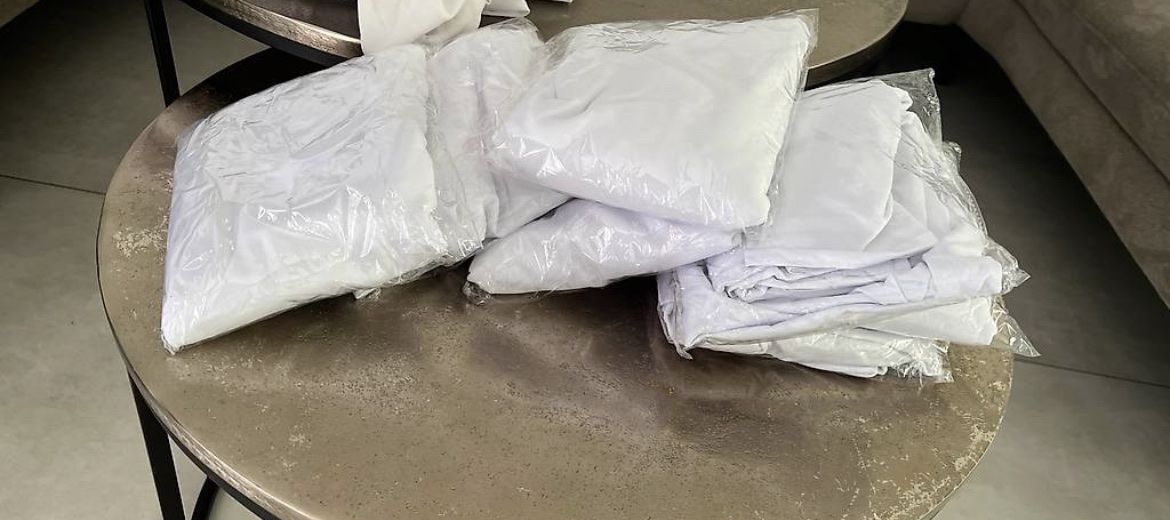 Stoffe: 34 weisse Stuhlhussen – Gebraucht aus Aarburg von Jessica. 2