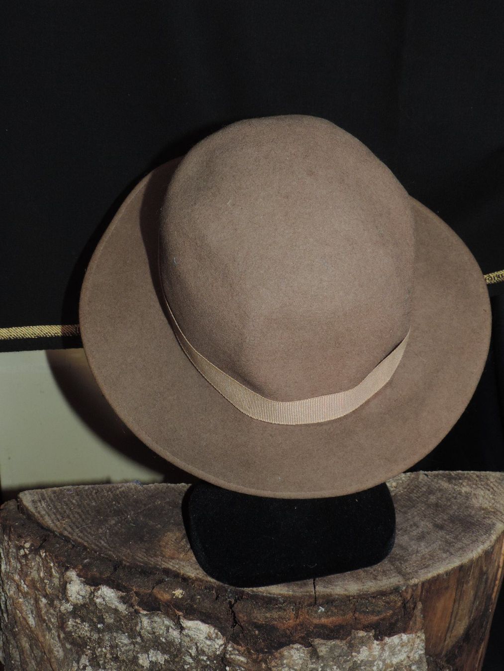 Copricapi, berretti & cappellini: chapeau brun gris – Usato da Genève venduto da Axelle333 4