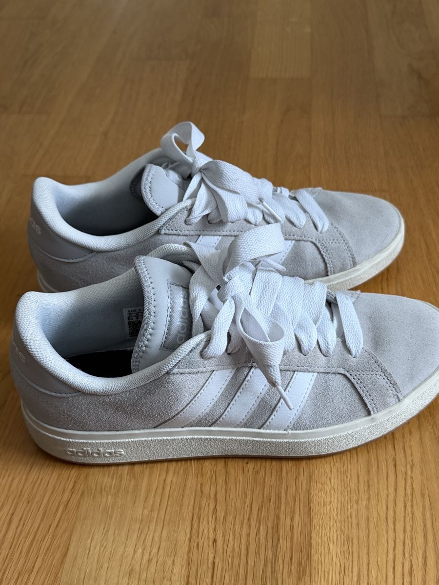Herrenschuhe: adidas shoes  – Gebraucht aus Figino von 1024sells 3