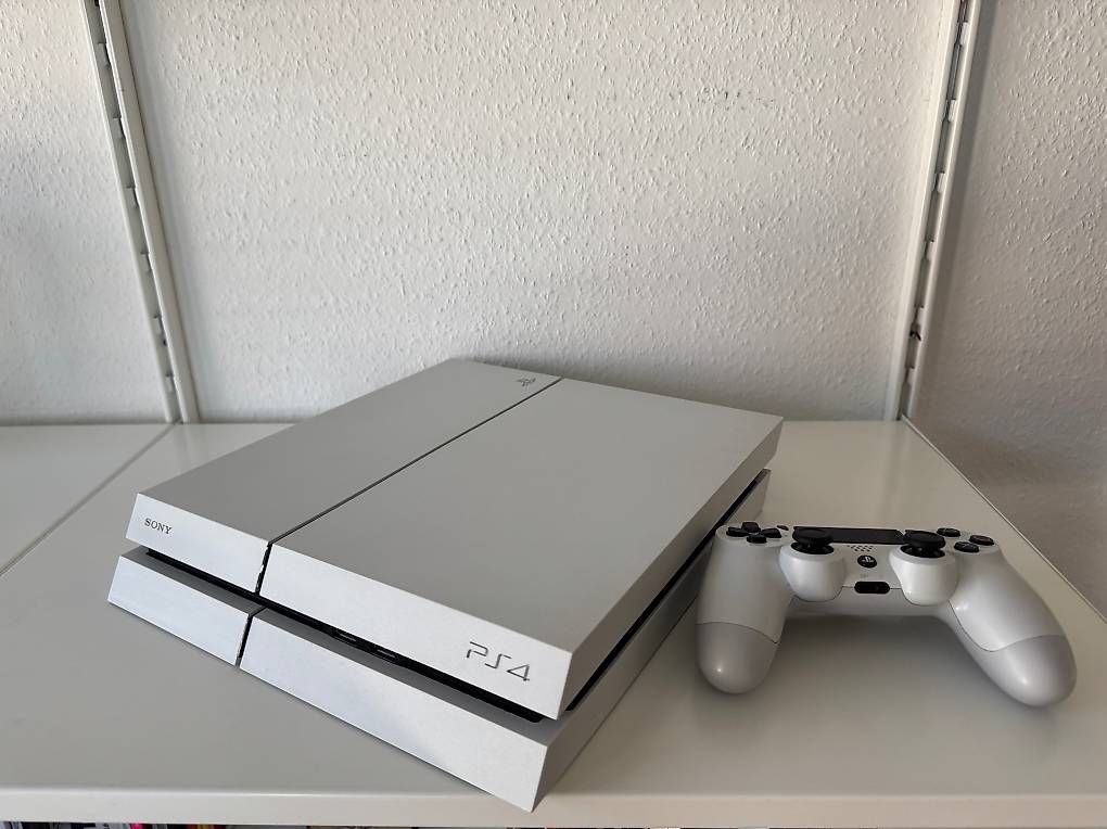 Sony Consoles: PlayStation 4 - 500GB, Glacier White + 2 Controller – D'occasion à Zürich par Rolf172 2