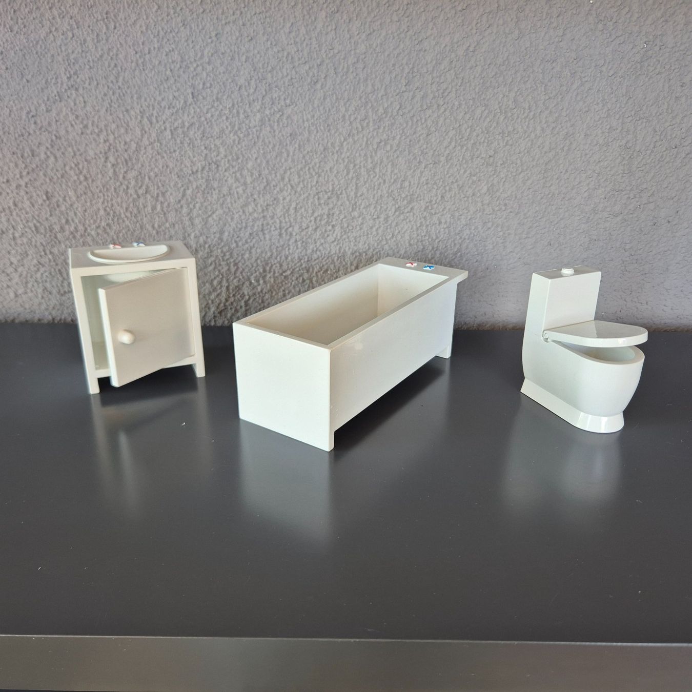 Figuren: Ikea Huset Mini Deco Möbel Set Bad 3 Teile – Gebraucht aus Nottwil von Wondewa-Shop