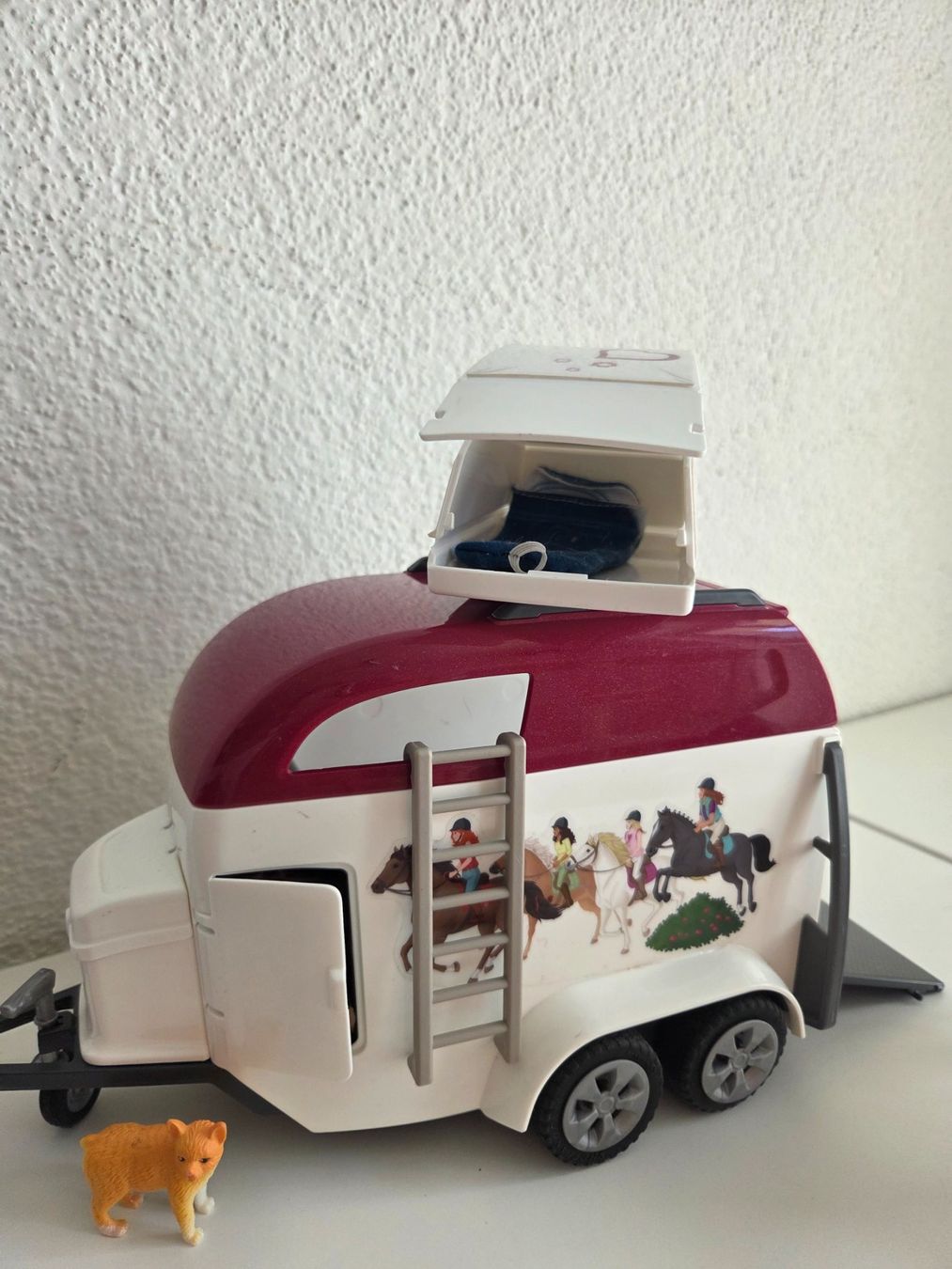 Schleich Giocattoli: Schleich Pferdeanhänger mit Auto und Figuren – Usato da Jona venduto da Melanie-E 2