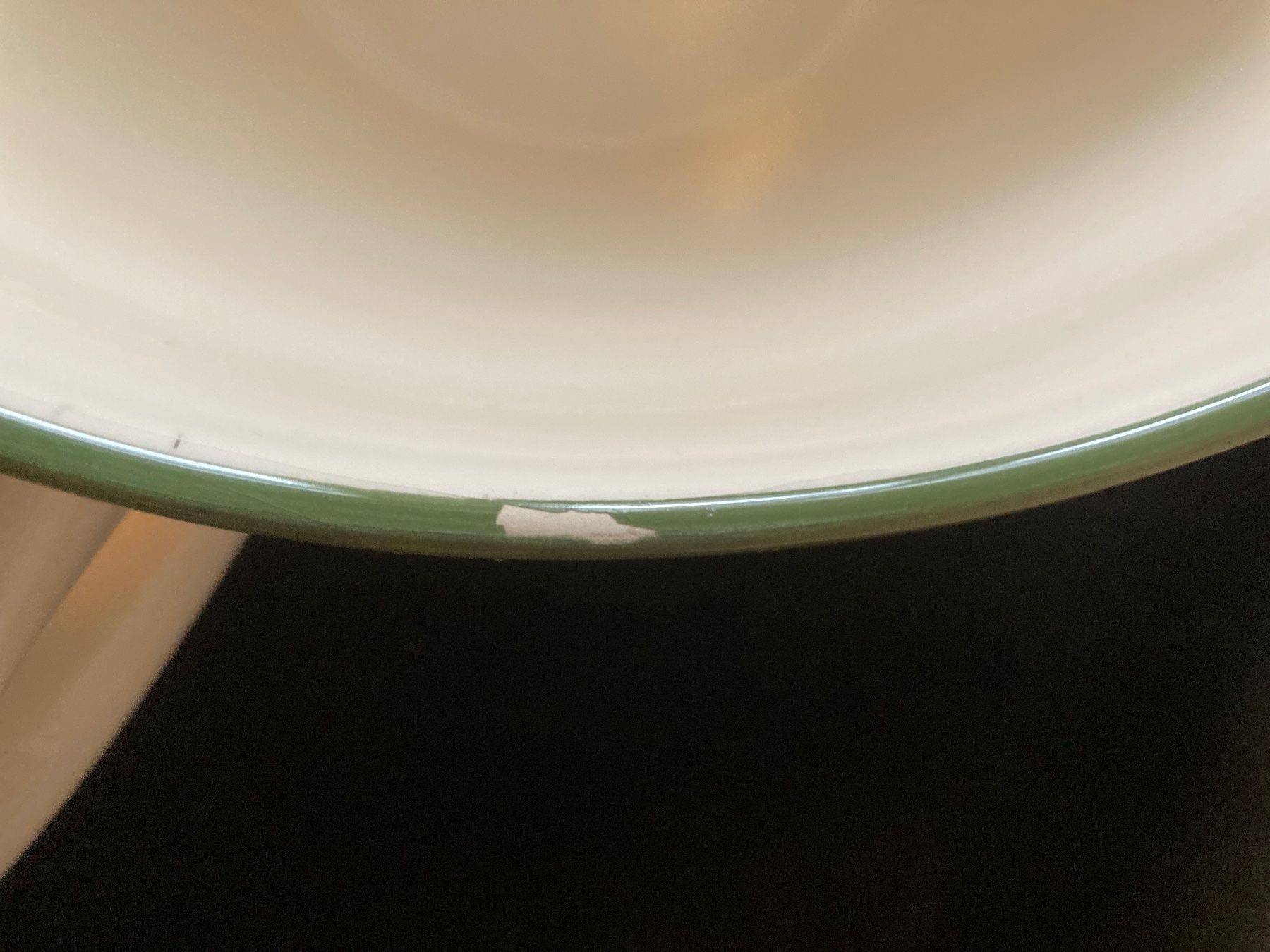 Blumentöpfe: Sehr grosse Schweizer-Tasse als Übertopf – Defekt aus Zürich von Chaeffeler 5
