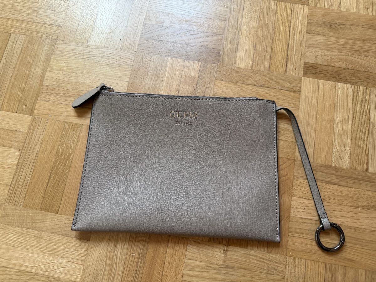 Guess Borse da donna: Guess Clutch in Taupe - Neu – Nuovo (secondo la descrizione) da Watt venduto da Steffi84