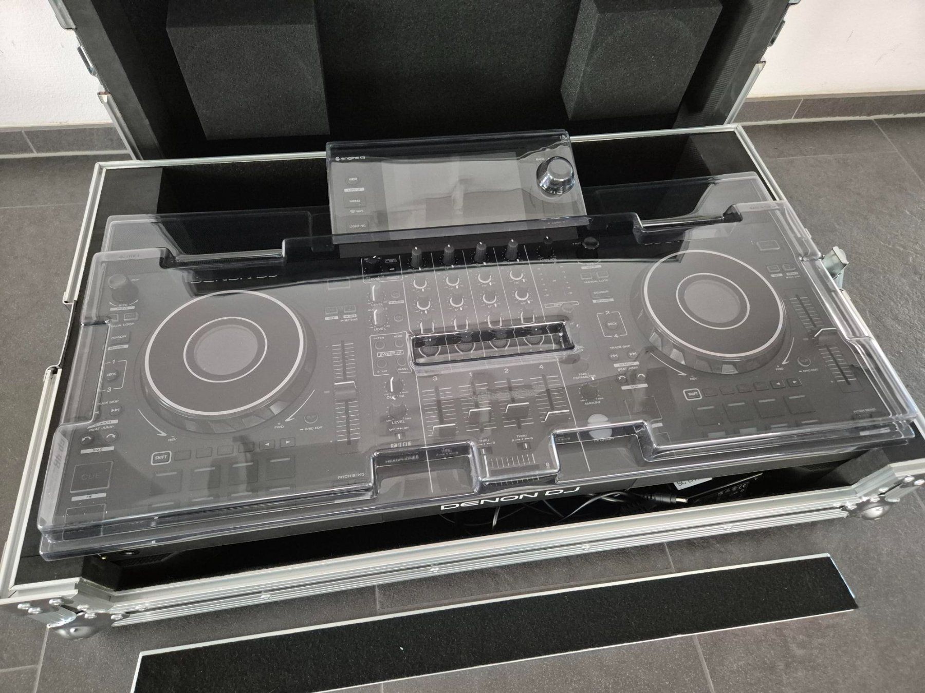 Denon Console di mixaggio: Denon DJ SC Live 4 Controller streamingfähig Set – Usato da Kehrsatz venduto da Bari81 3