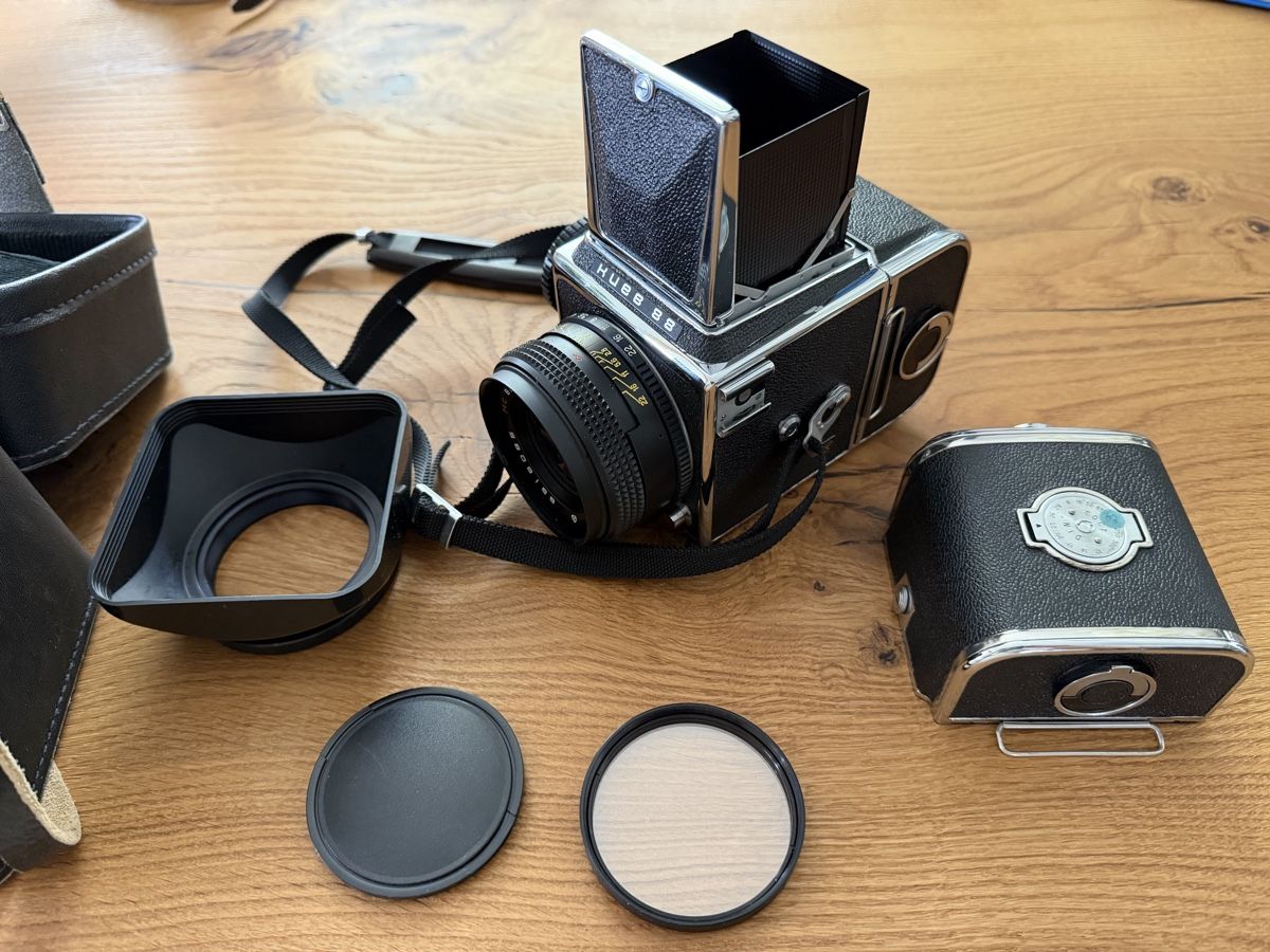 Fotocamera: Kiev 88 mit 3 Objektiven 2 Magazinen  – Usato da Kerzers venduto da skoopz5 2