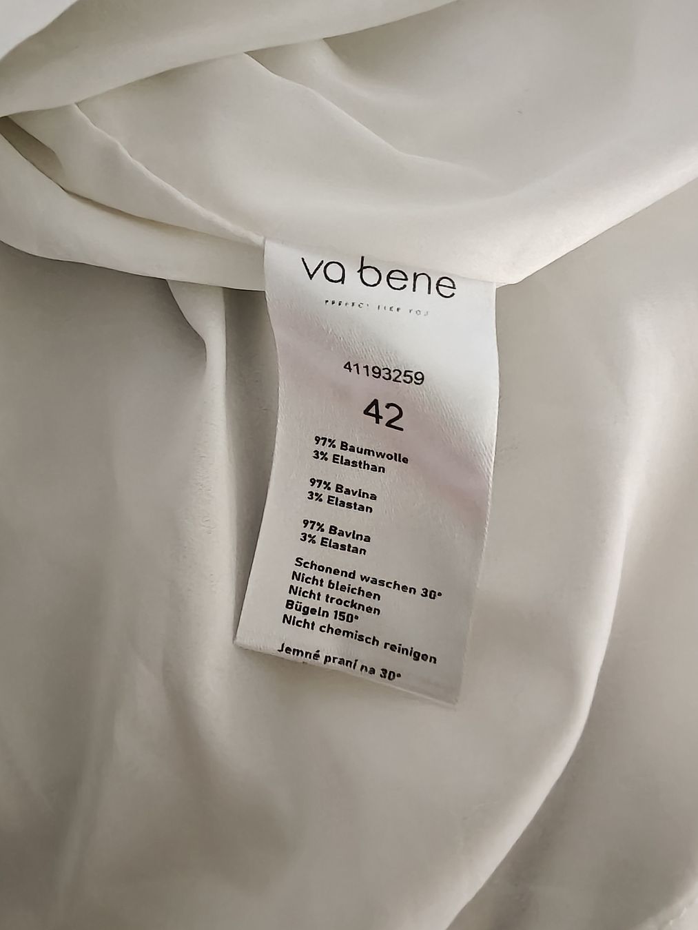 Robes: Kleid monochrome – Neuf (Voir description) à Frauenfeld par GalZ 3