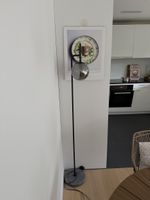 Moderne Stehlampe mit Glaskugel - Top Zustand, Schwarz
