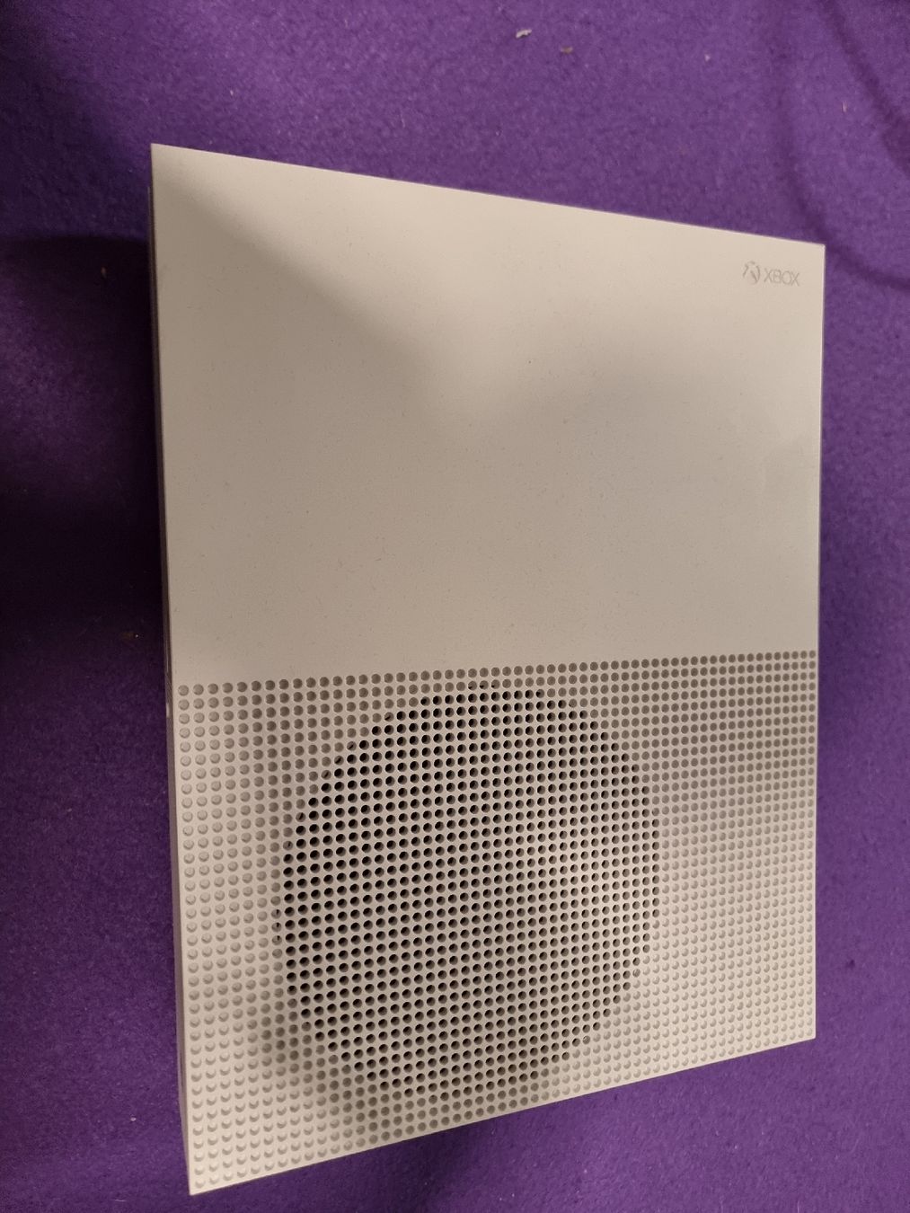 Microsoft Konsolen: Xbox One S console white defekt – Defekt aus Basel von non_r5rm