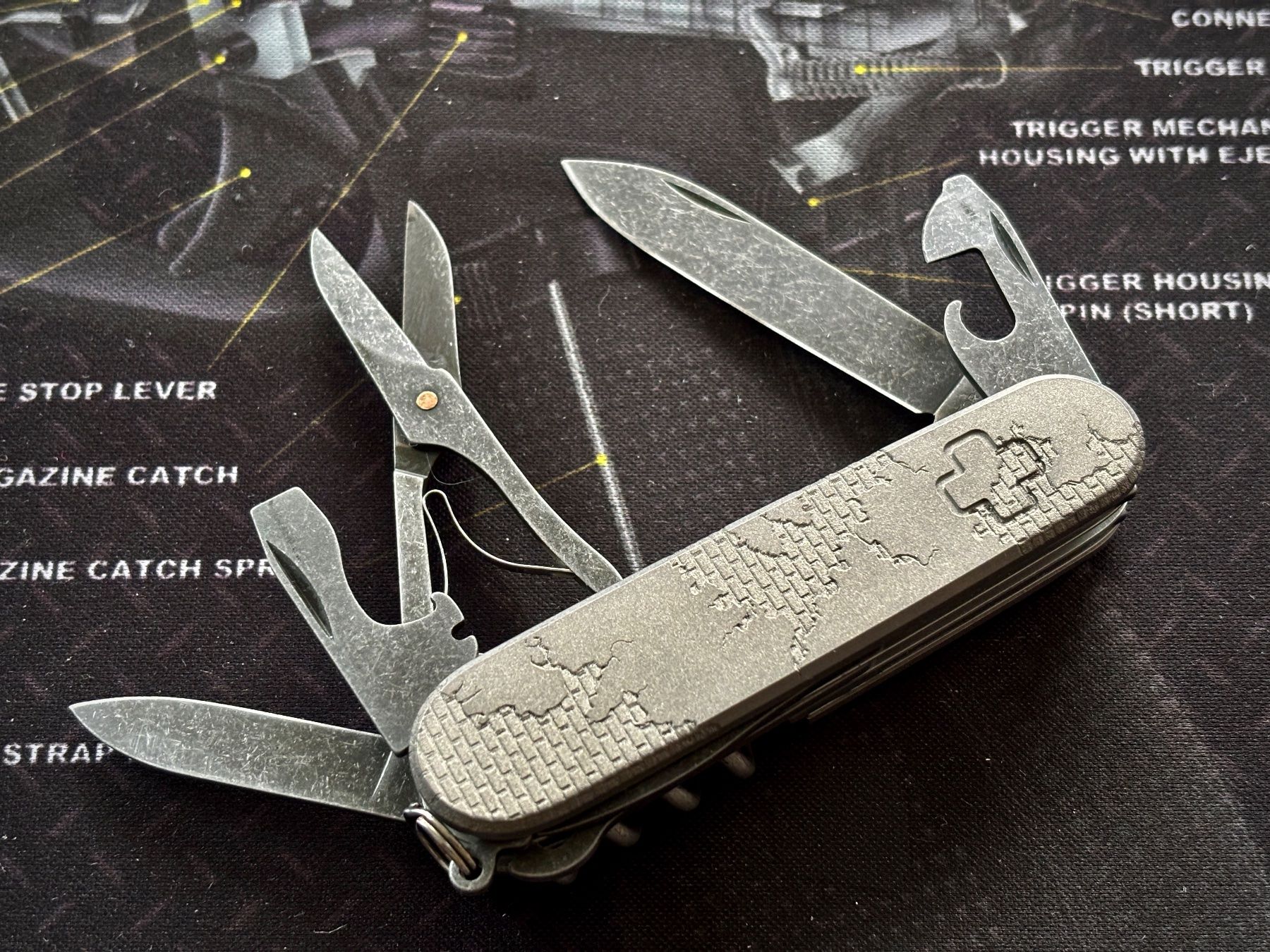 Victorinox Coltelli tascabile: Victorinox Climber - DC-Titan Broken Wall - Stonewashed – Nuovo (secondo la descrizione) da Frauenkappelen venduto da Doc_Snyder