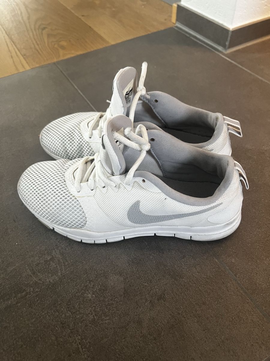 Nike Scarpe da donna: Nike Flex Essential TR Gr. 38, Turnschuhe weiss – Usato da Dürrenäsch venduto da Fonsi_12 2