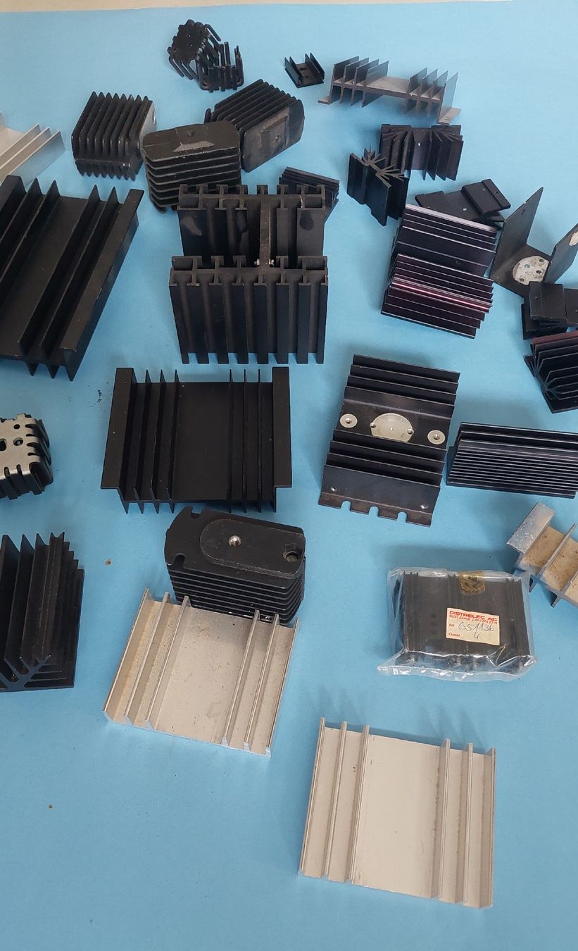 Elektronikbauteile: Sammlung Kühlkörper – Gebraucht aus Bülach von blksize
