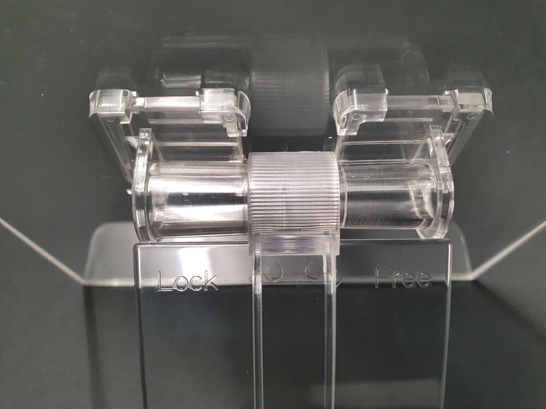 Sonstige Dekorationen & Accessoires: Eleganter Multi - Ständer, Acrylglas, 2 Stk. - Schnäppchen! – Neu und originalverpackt aus Aegerten von taxidermo 3