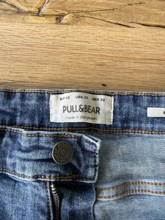 Gut erhaltene PULL&BEAR JEANS/ EUR 42