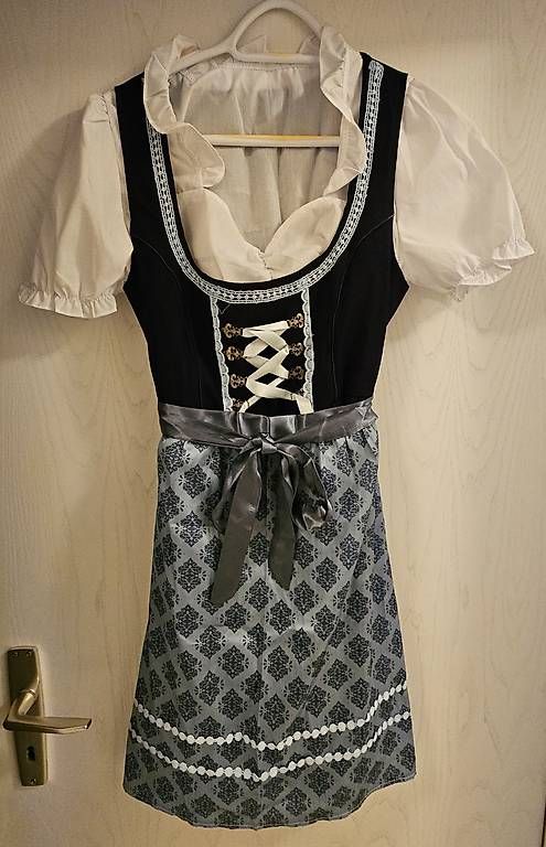 Robes: Dirndl – D'occasion à niederuzwil par Quarzsand