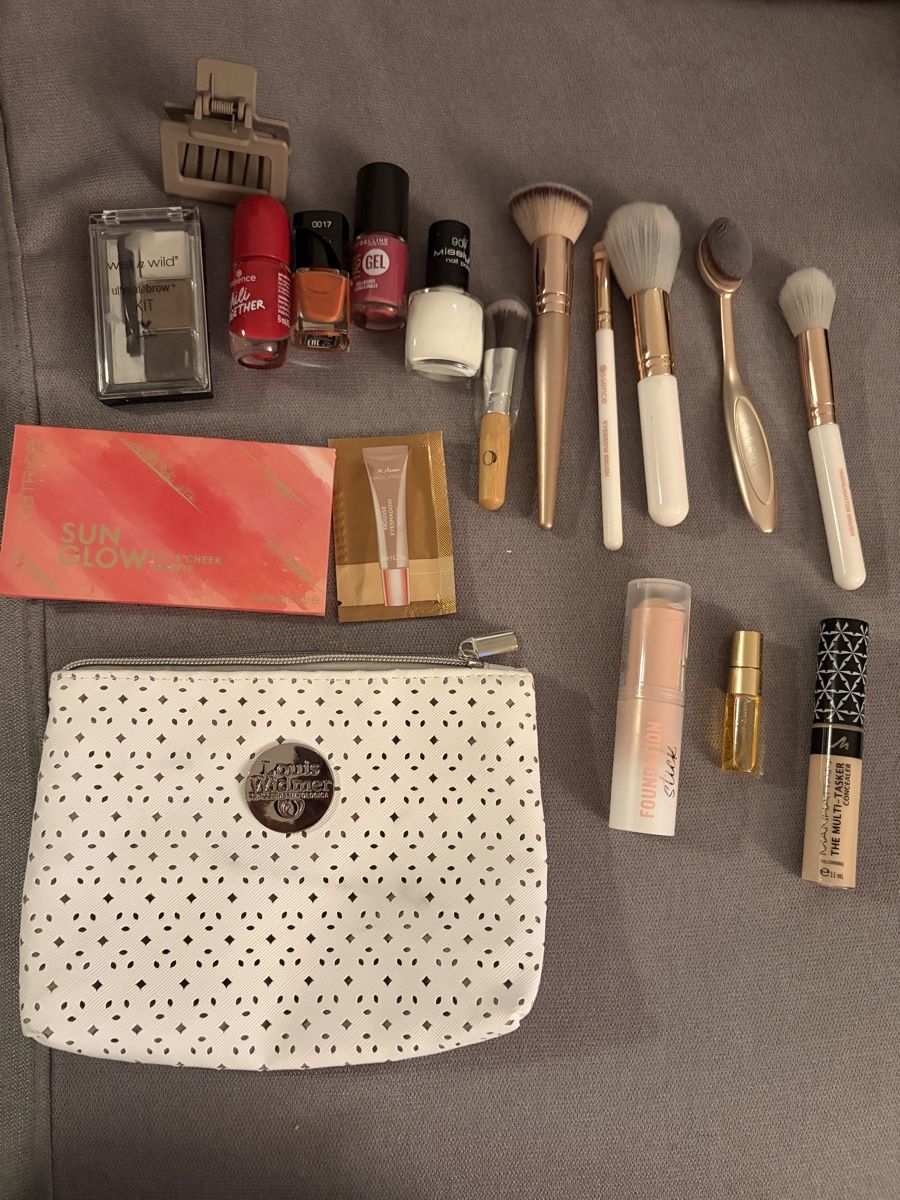 Make-up: Kosmetik Set – Gebraucht aus Urtenen-Schönbühl von LaPriinciipessa