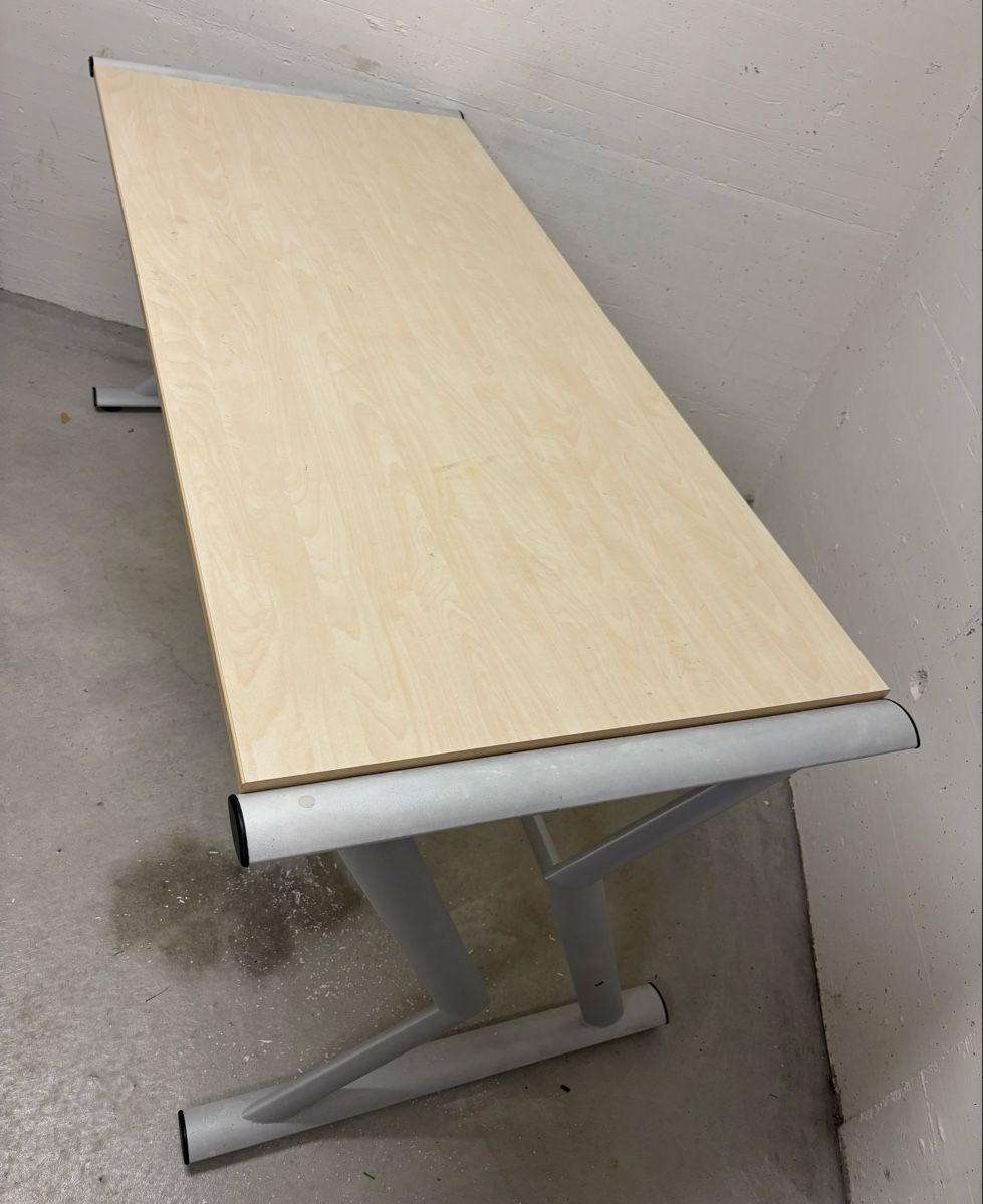 Tische: Pult Tisch – Gebraucht aus Zürich von natalie78 1