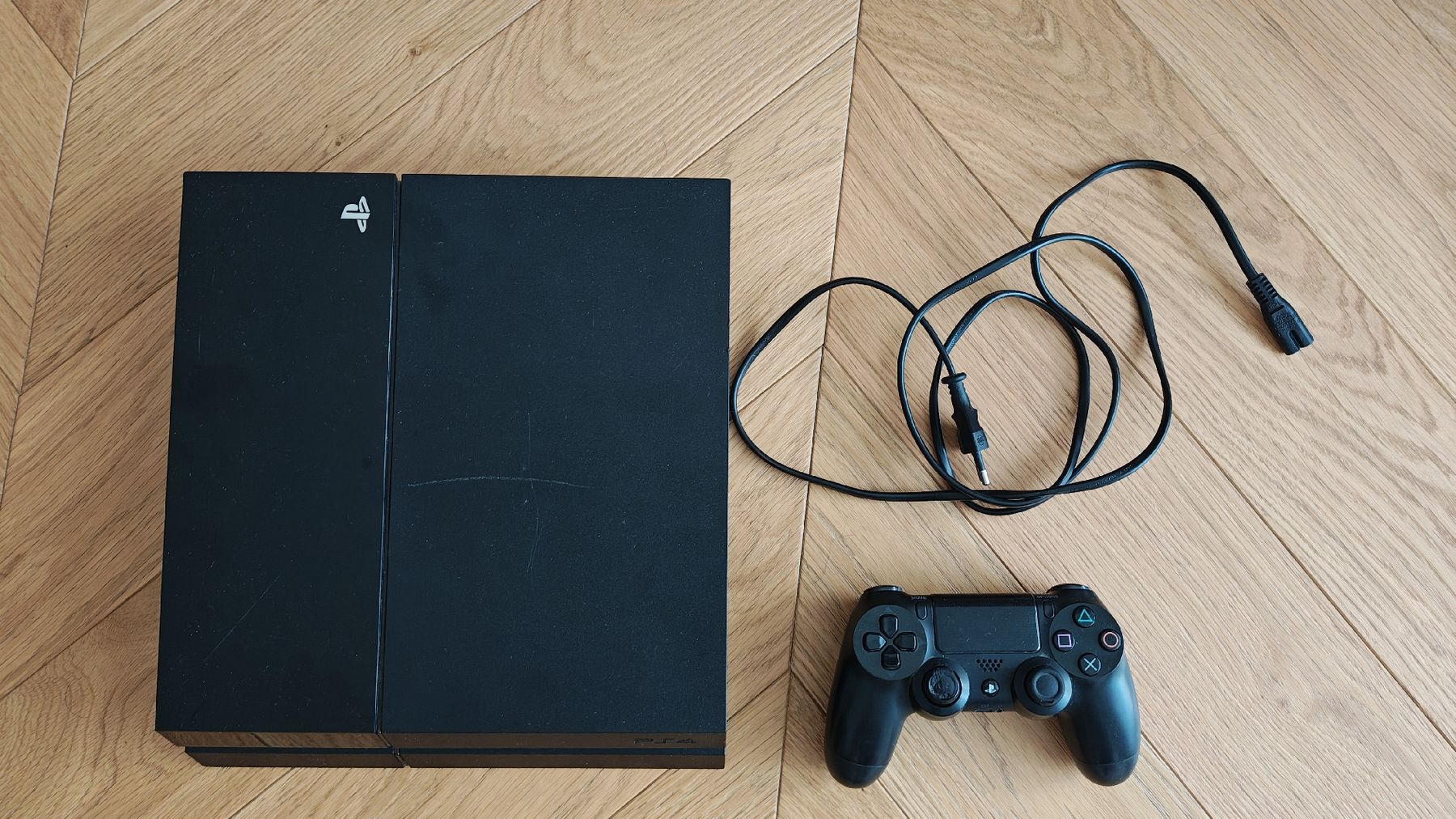Sony Console: PlayStation 4 (500 GB HDD) + Controller AB 1 CHF – Usato da Montagnola venduto da mattbert86