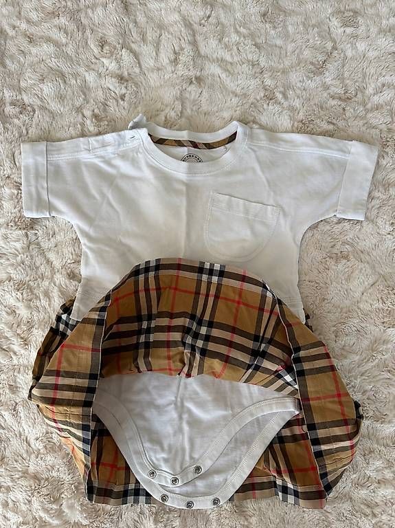 Robes et jupes: Burberry robe & jacket fille – D'occasion à Blonay par iri_lh86 1