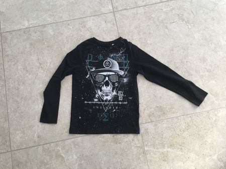Cooles Jungen Shirt Gr. 122/128 Totenkopf, neu!