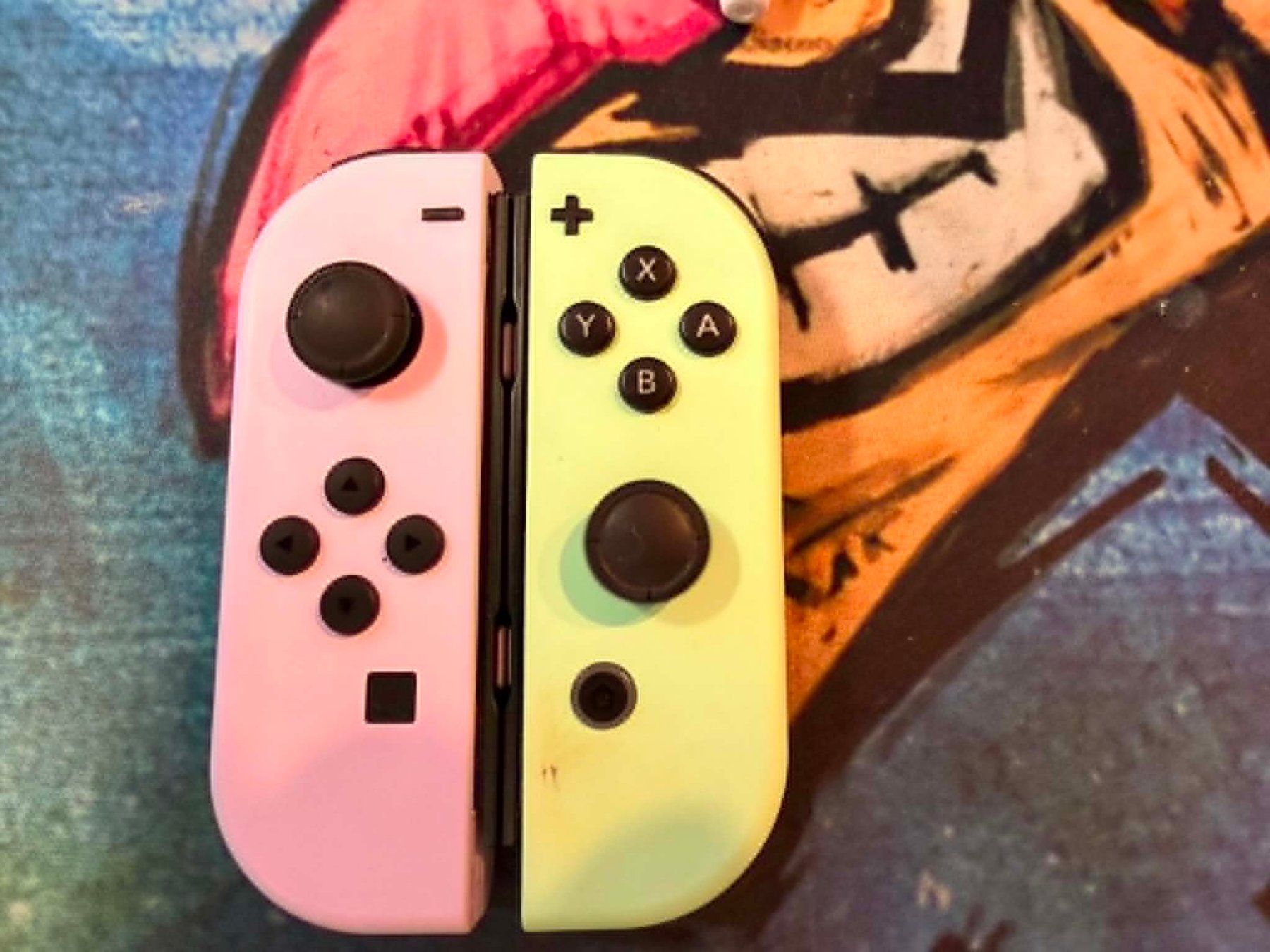 Nintendo Controller: JoyCon Nintendo Switch rotti – Gebraucht aus Giubiasco von Ticinerd
