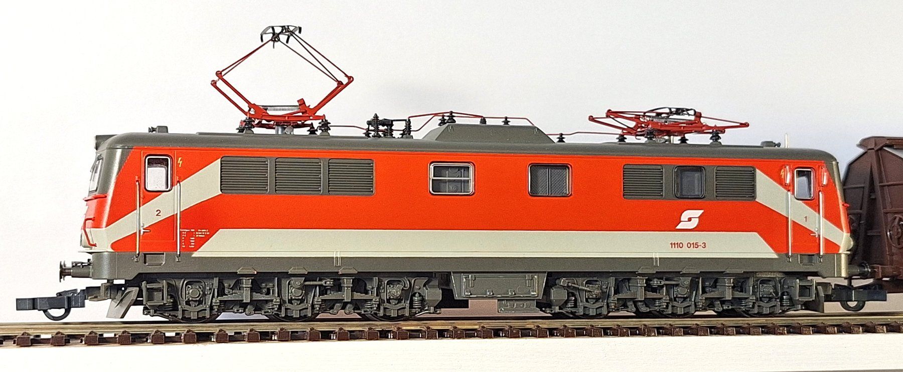 Roco Modellini di ferrovie: ÖBB 1110 mit Güterzug – Usato da Bern venduto da BahnliebhaberRe420 4