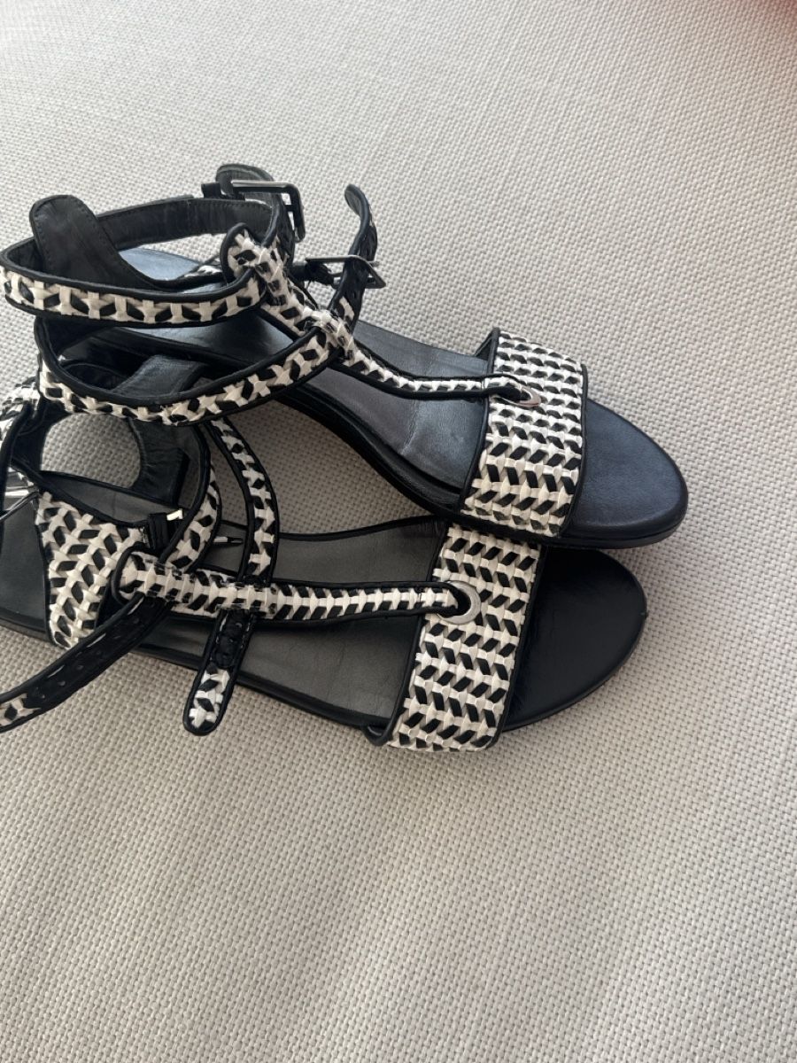Scarpe da donna: Stuart Weitzman Sandalen schwarz weiss geflochten gebraucht – Usato da Oberwil BL venduto da cocopalm1068