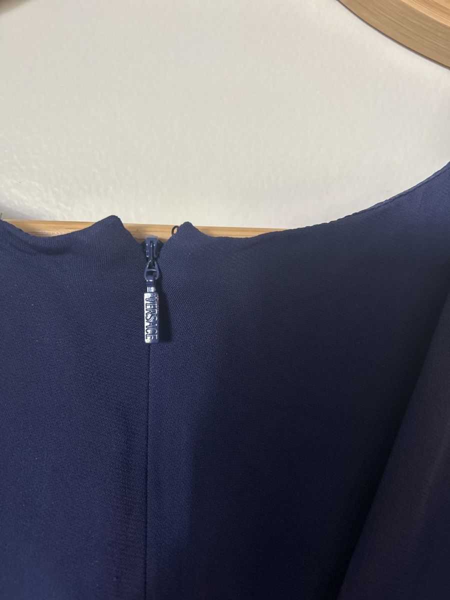 Versace Vestiti: Gianni Versace   ärmelloses Vintage-Etui- oder Shiftkleid – Nuovo (secondo la descrizione) da Zürich venduto da ori_9dcy 4