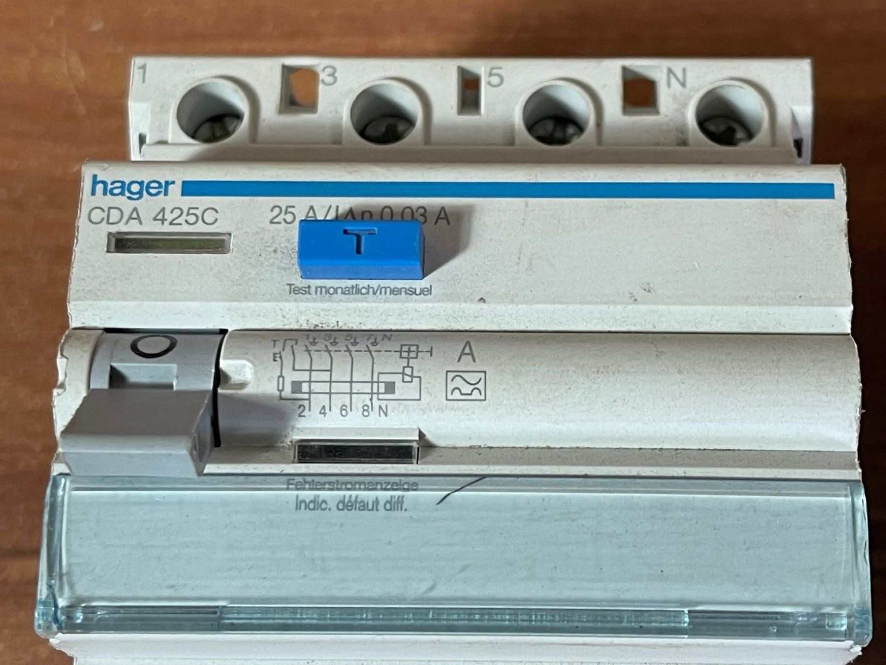 Hager Interruttori: Gebrauchte  Hager FI-Schalter CDA 425C 25A 0.03A – Usato da Wangen SZ venduto da kuriosum12 1