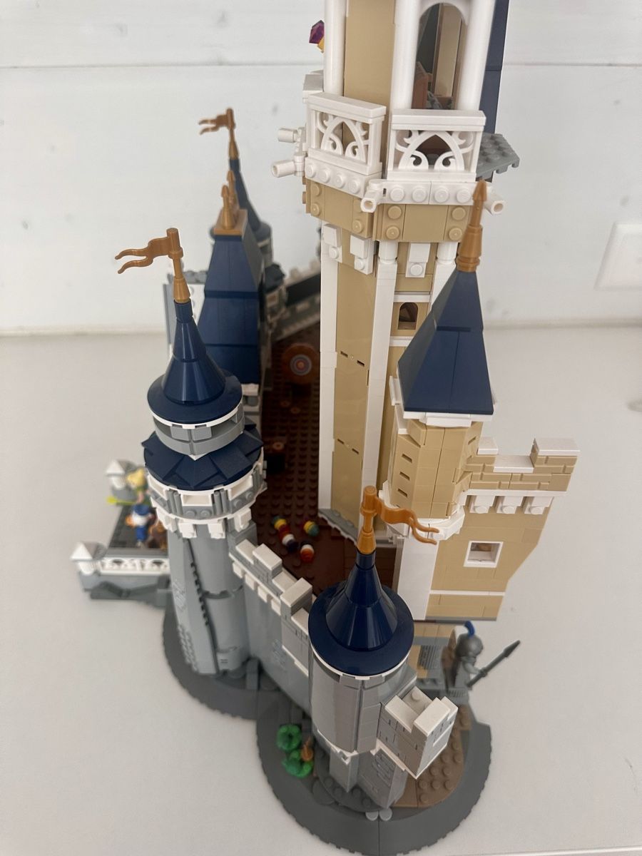 Lego Giocattoli: Lego Disney Schloss – Usato da Dietlikon venduto da Fluschi 2