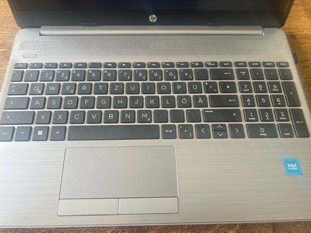 Hewlett Packard Notebook: HP 250 15.6 inch G9 Notebook PC – Nuovo (secondo la descrizione) da Safnern venduto da nocturnalis 2