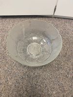 Glas-Servierschale mit Blütenmuster